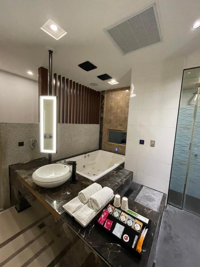 Minimalist Fashion Motel Taoyuan Bagian luar foto